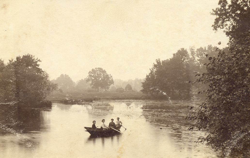 Катание на лодках. 1911 г.